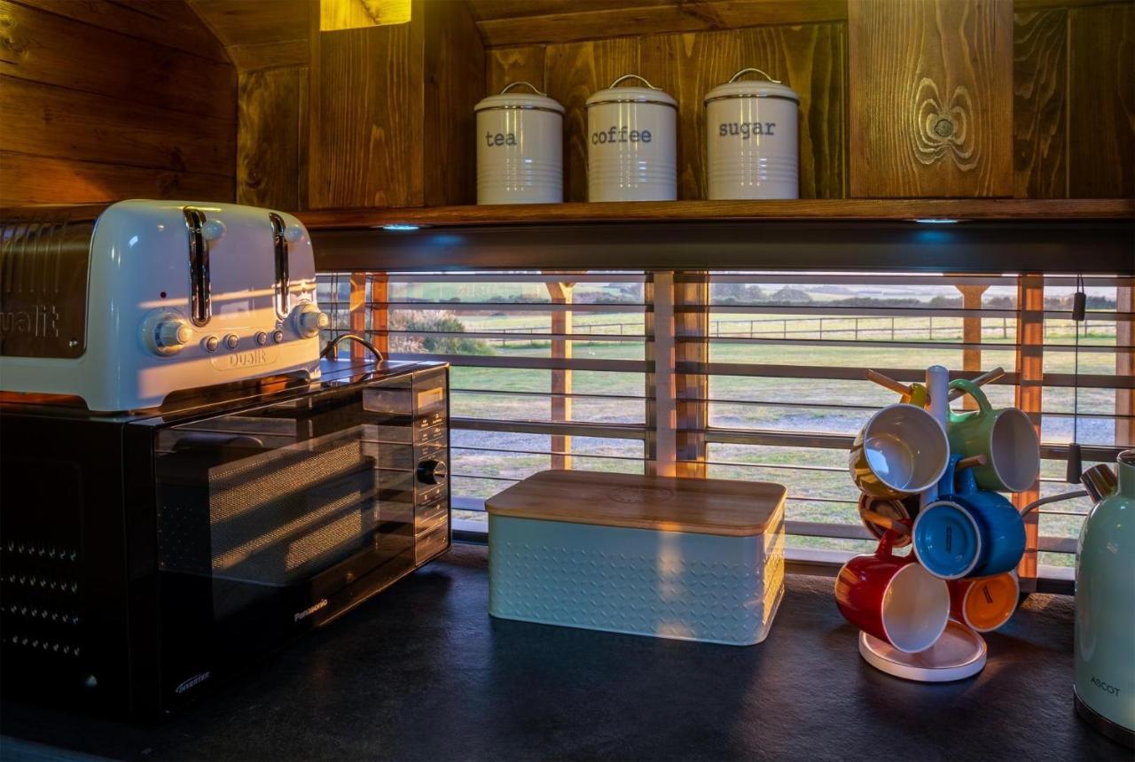 American School Bus - 1 Bedroom - Blossom Farm - Tiers Cross Johnston Bagian luar foto