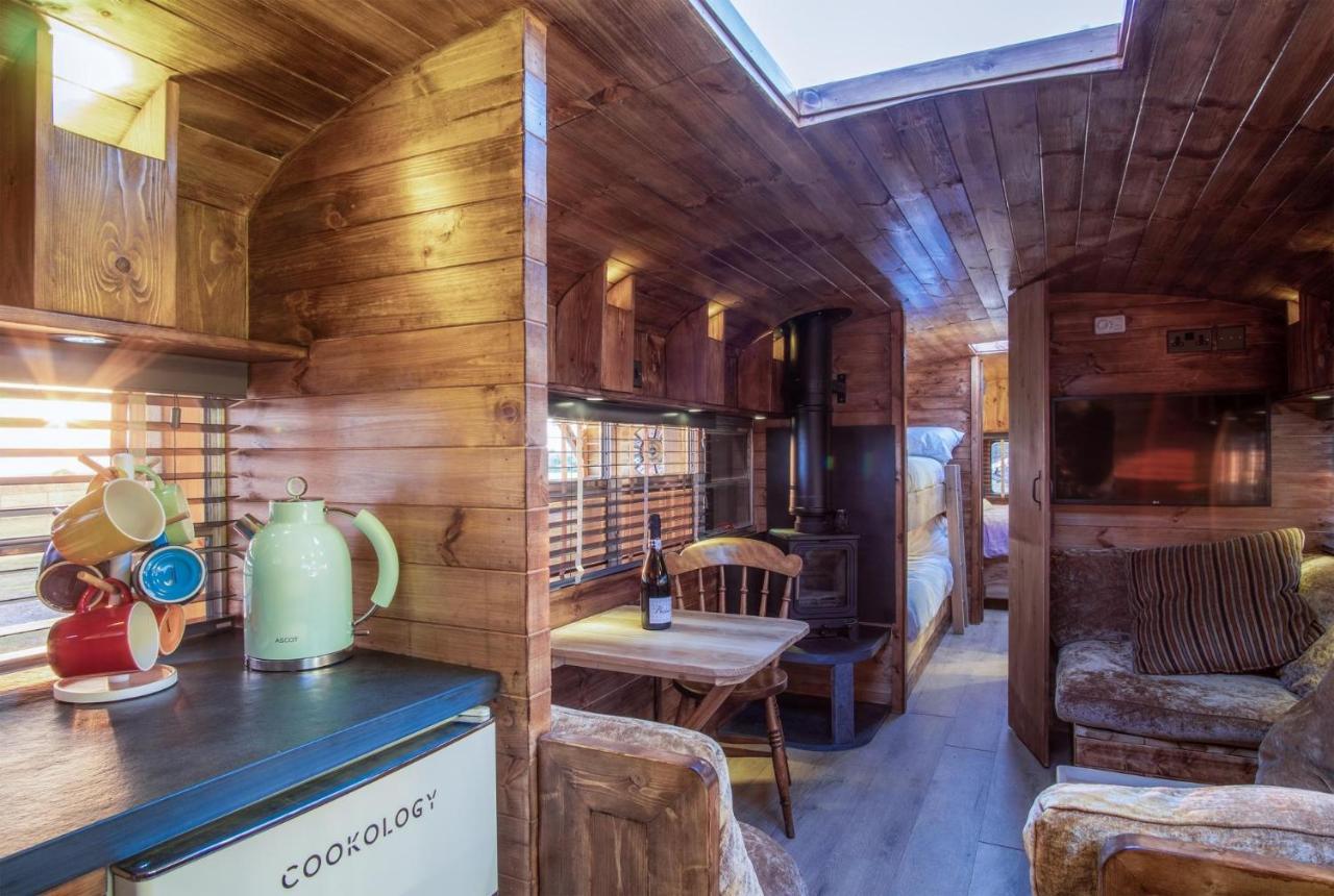 American School Bus - 1 Bedroom - Blossom Farm - Tiers Cross Johnston Bagian luar foto