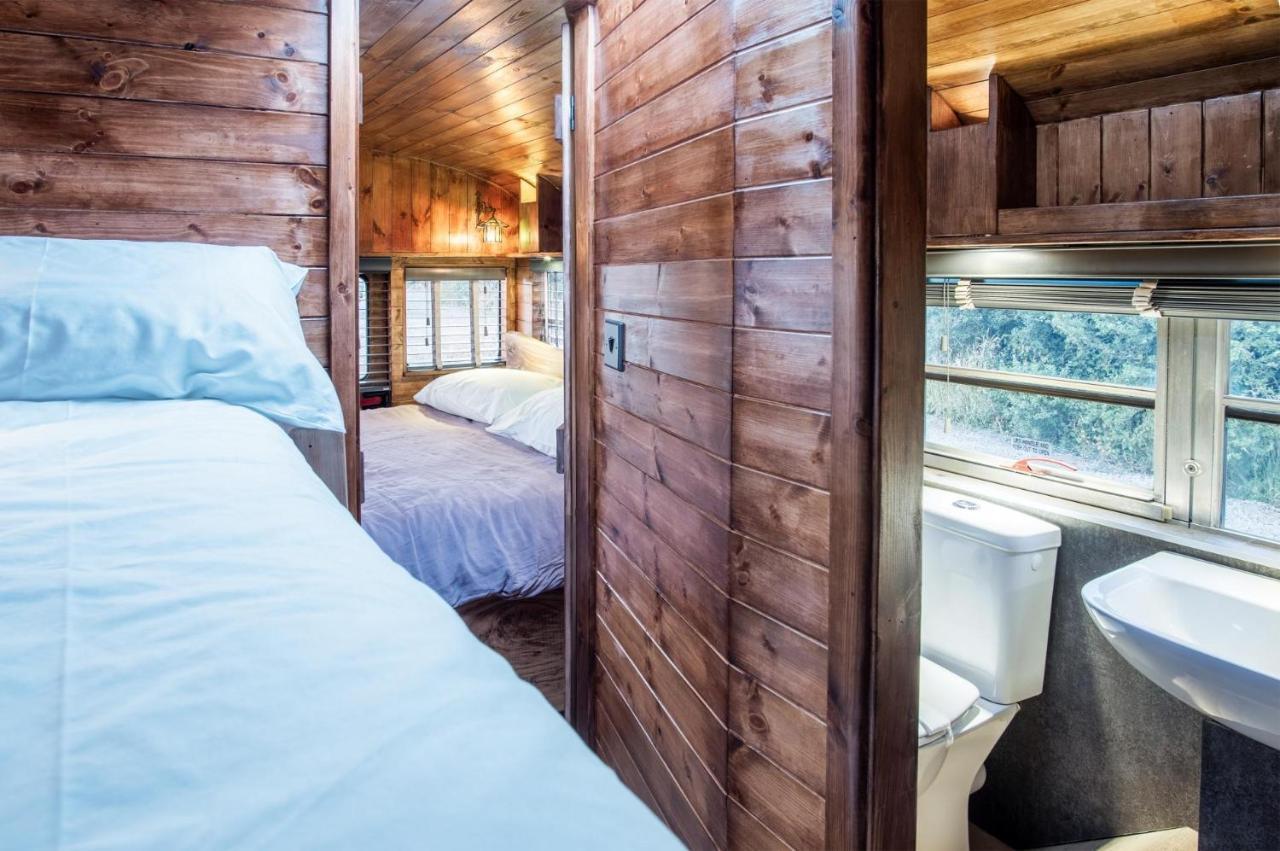 American School Bus - 1 Bedroom - Blossom Farm - Tiers Cross Johnston Bagian luar foto
