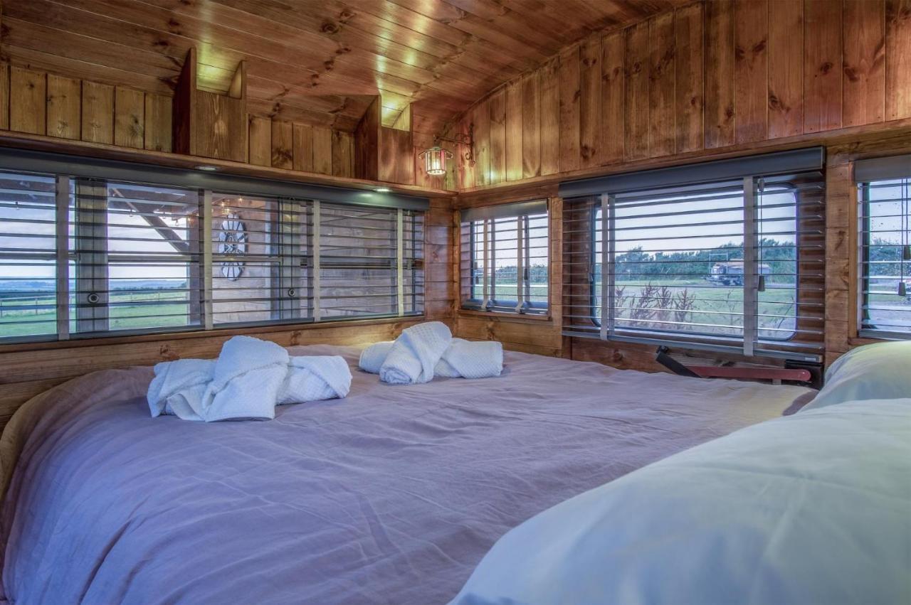 American School Bus - 1 Bedroom - Blossom Farm - Tiers Cross Johnston Bagian luar foto