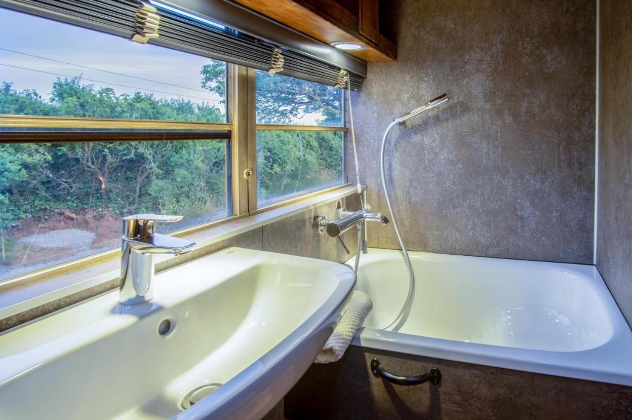 American School Bus - 1 Bedroom - Blossom Farm - Tiers Cross Johnston Bagian luar foto