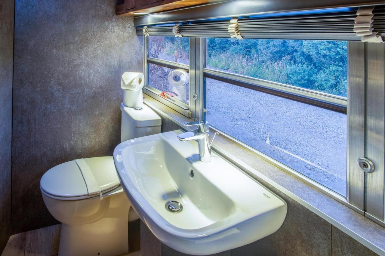 American School Bus - 1 Bedroom - Blossom Farm - Tiers Cross Johnston Bagian luar foto